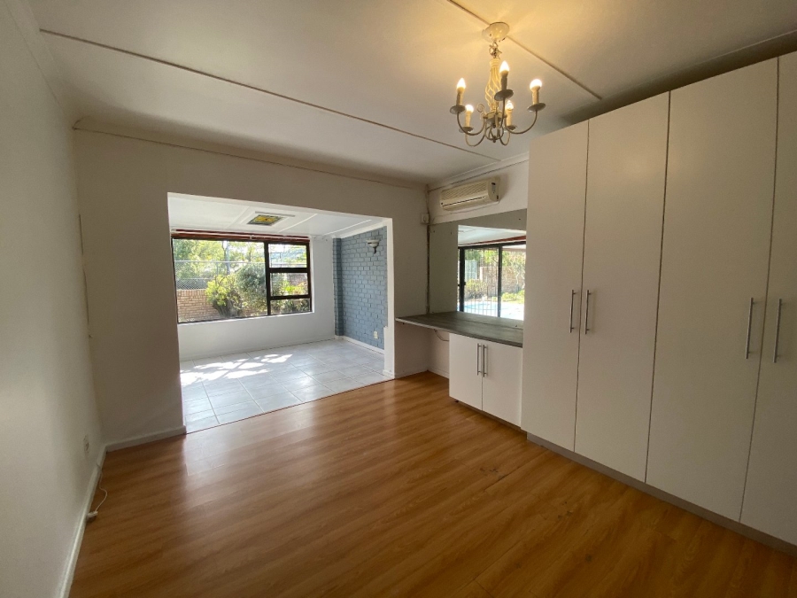 4 Bedroom Property for Sale in Nahoon Valley Park Eastern Cape